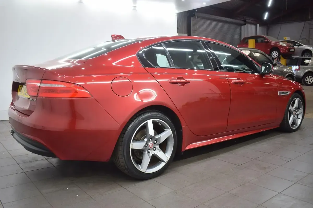Used Jaguar XE R-Sport 180 HP (132 kW) 2017 Red Sedan