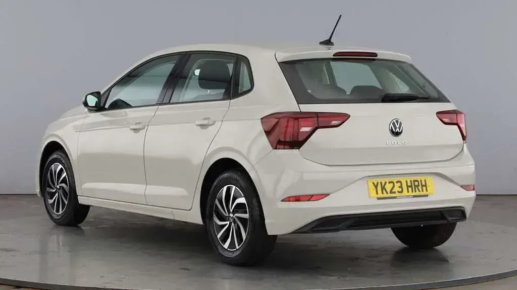 Used VW Polo Life 95 HP (69 kW) 2023 Ascot grey Hatchback