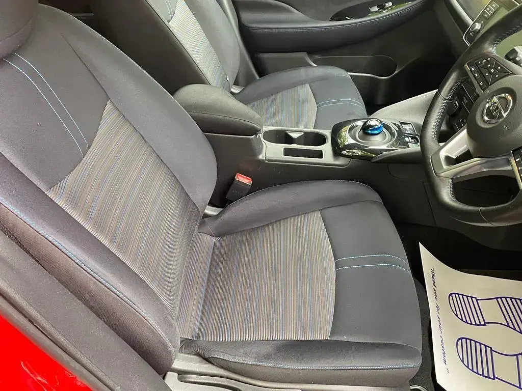Gebraucht Nissan Leaf Acenta 110 kW (150 PS) 2018 Rot Kleinwagen