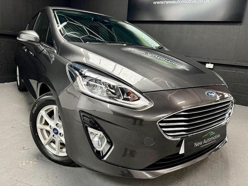 Used Ford Fiesta Zetec 70 HP (51 kW) 2019 Grey Hatchback