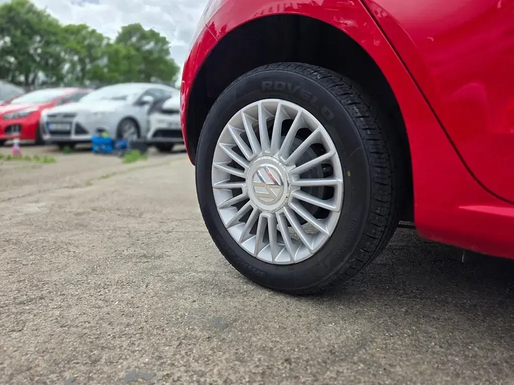 Begagnad VW up! high up! 2016 Röd Halvkombi