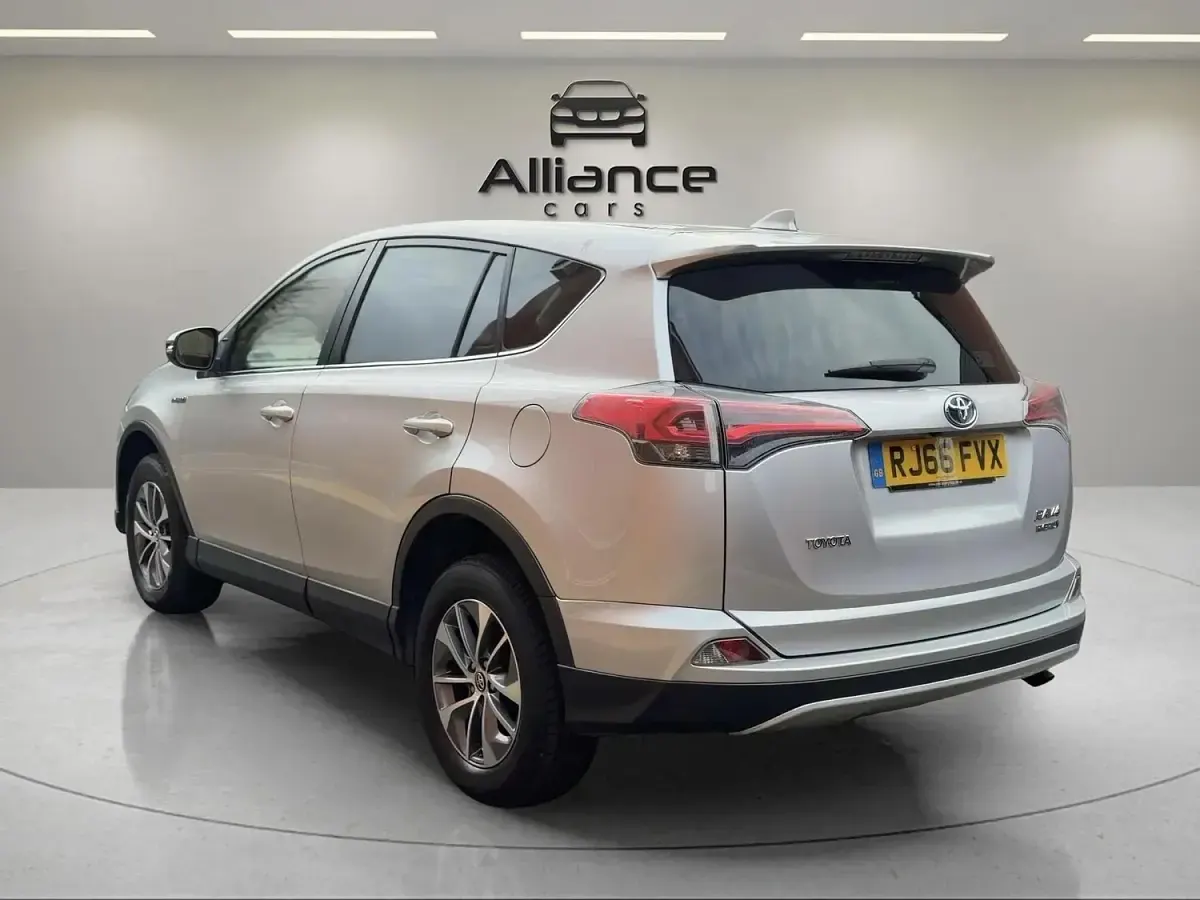 Used Toyota RAV4 Business Edition 197 HP (144 kW) 2016 Silver SUV