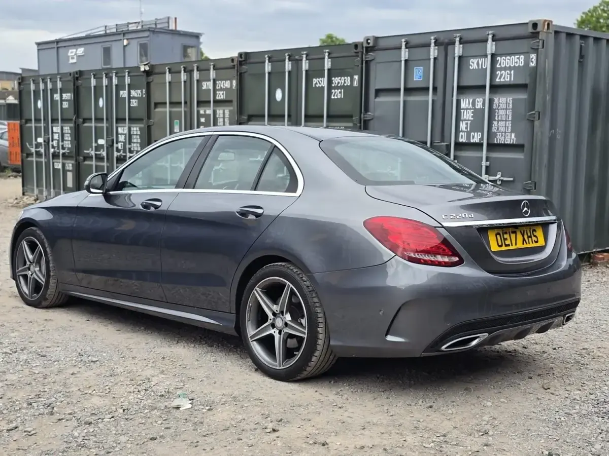 Usado Mercedes C220 AMG line 170 CV (125 kW) 2017 Gris Berlina