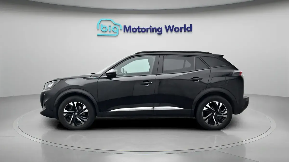 Used Peugeot e-2008 Allure+ 98 kW (134 HP) 2023 SUV