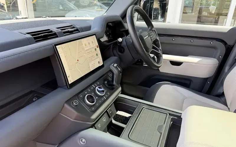 Used Land Rover Defender HSE Dynamic 249 HP (183 kW) 2025 SUV