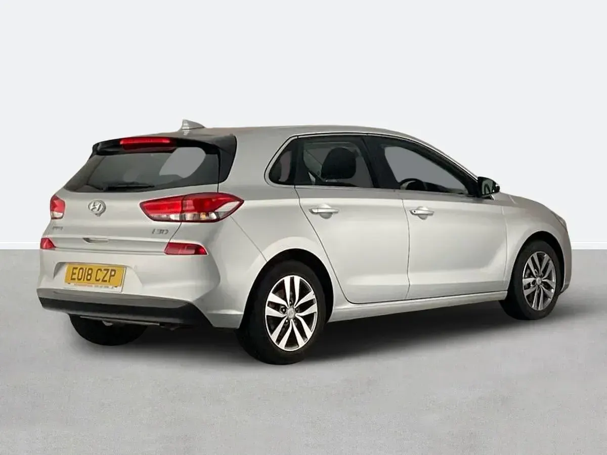 Used Hyundai i30 SE 110 HP (80 kW) 2018 Silver Hatchback