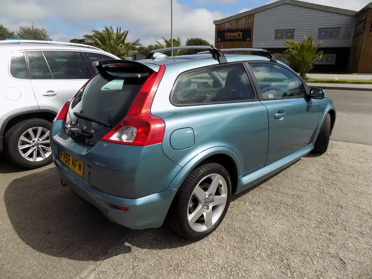 Used Volvo C30 R-Design 100 HP (73 kW) 2008 Blue Hatchback