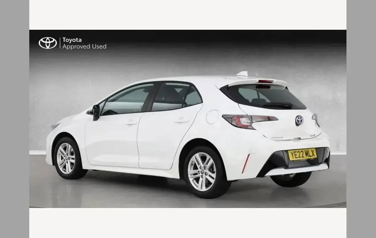 Used Toyota Corolla 120 HP (88 kW) 2022 White Hatchback