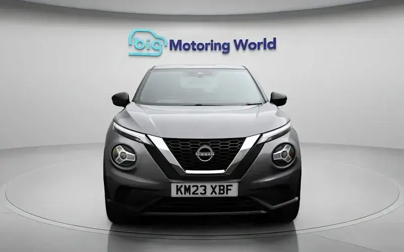 Usado Nissan Juke N-Connecta 114 HP (83 kW) 2023 Cinzento SUV