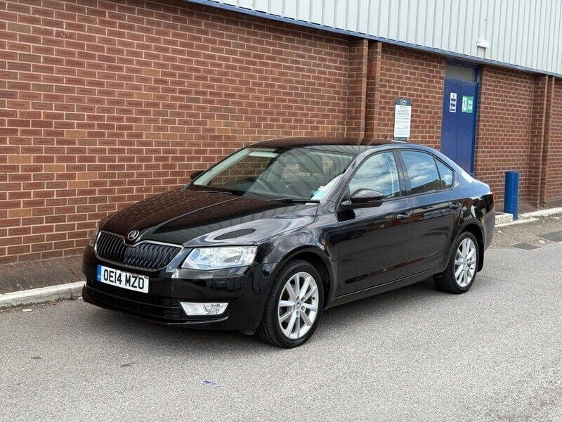 Black Used 2014 Skoda Octavia Elegance Hatchback | £3,495 (Expensive) - Image 1/4