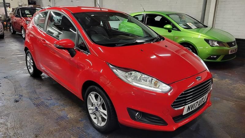 Used Ford Fiesta Zetec 82 HP (60 kW) 2017 Red Hatchback