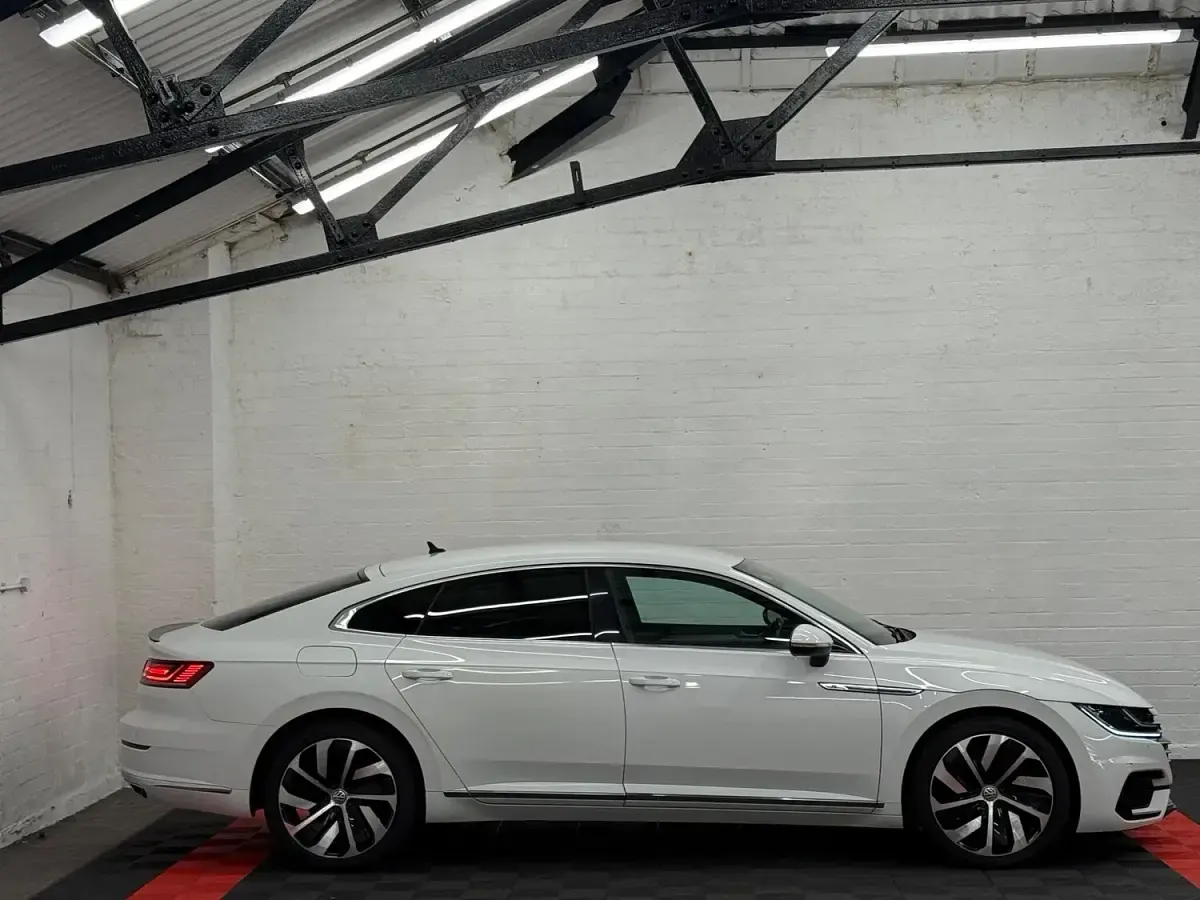 Used VW Arteon R-line 150 HP (110 kW) 2018 White Hatchback