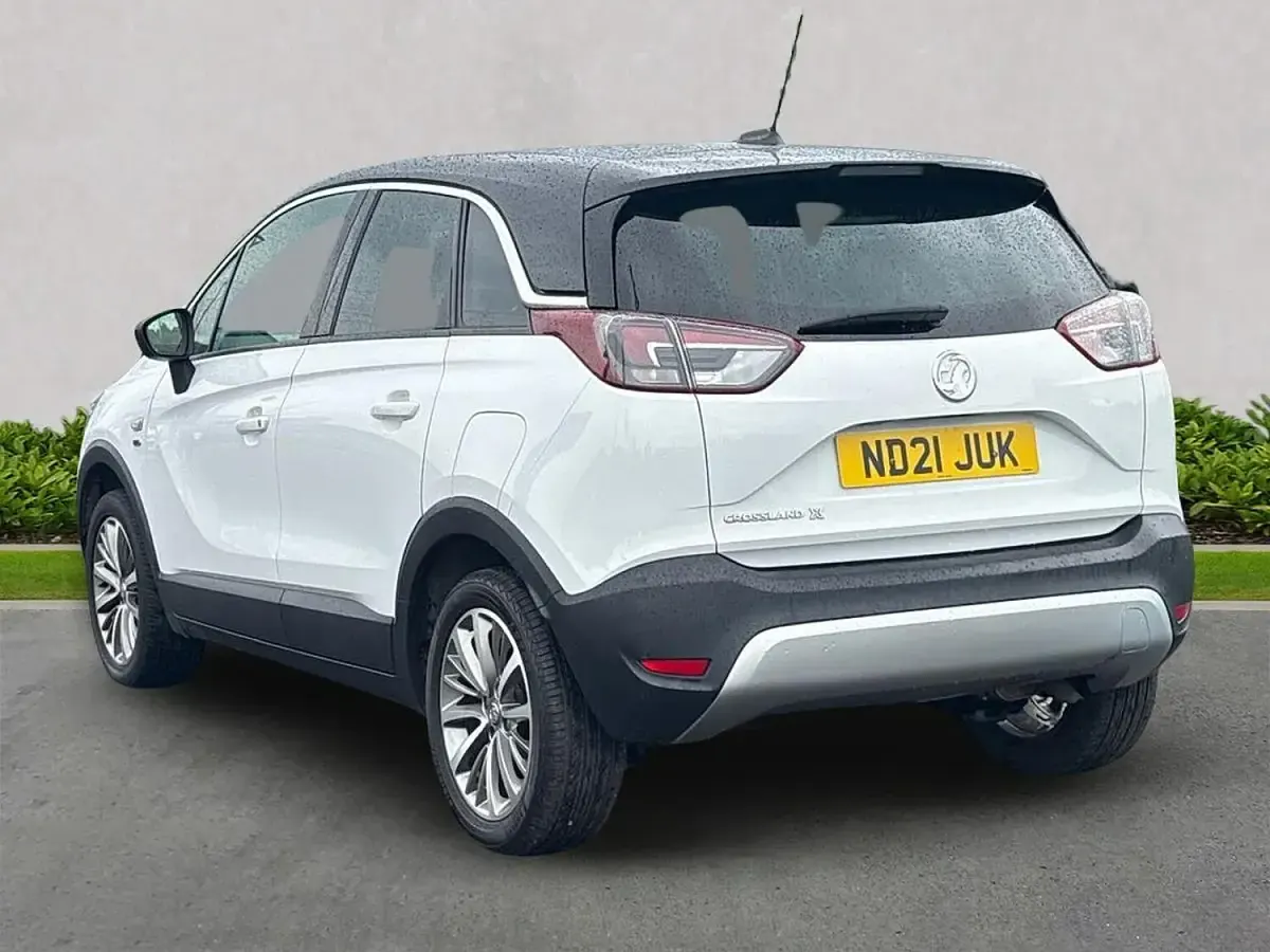 Used Vauxhall Crossland X S 110 HP (80 kW) 2021 White SUV