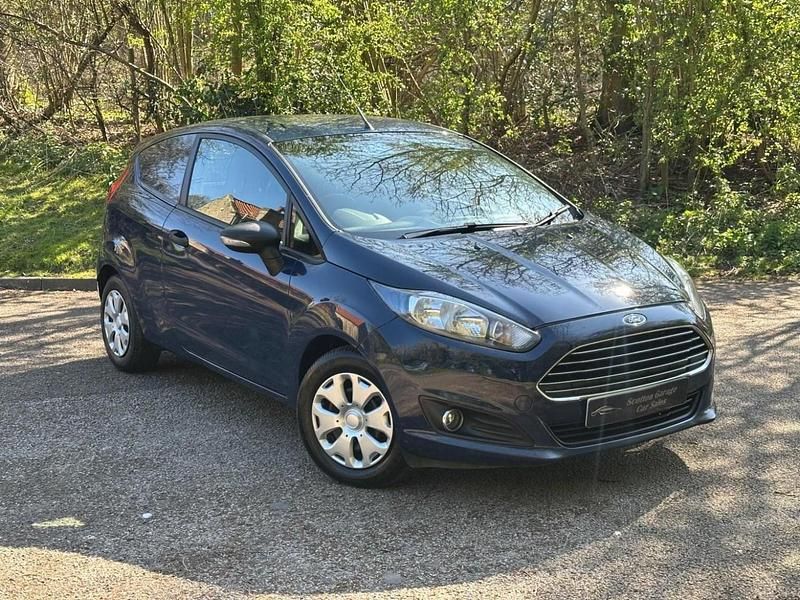 Used Ford Fiesta 95 HP (69 kW) 2015 Blue Van