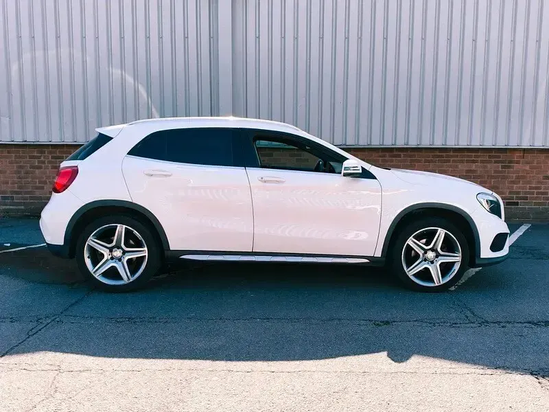 Used Mercedes GLA200 AMG line 136 HP (100 kW) 2016 White SUV