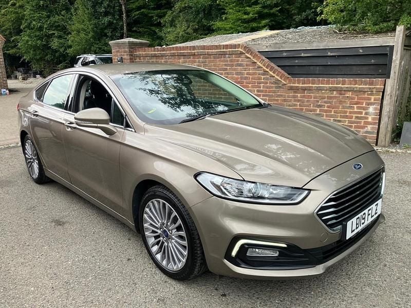 Silver Used 2019 Ford Mondeo Titanium Hatchback | £5,995 (Fair price) - Image 1/4