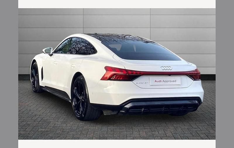Used Audi e-tron GT quattro Comfort 384 kW (523 HP) 2022 White Sedan