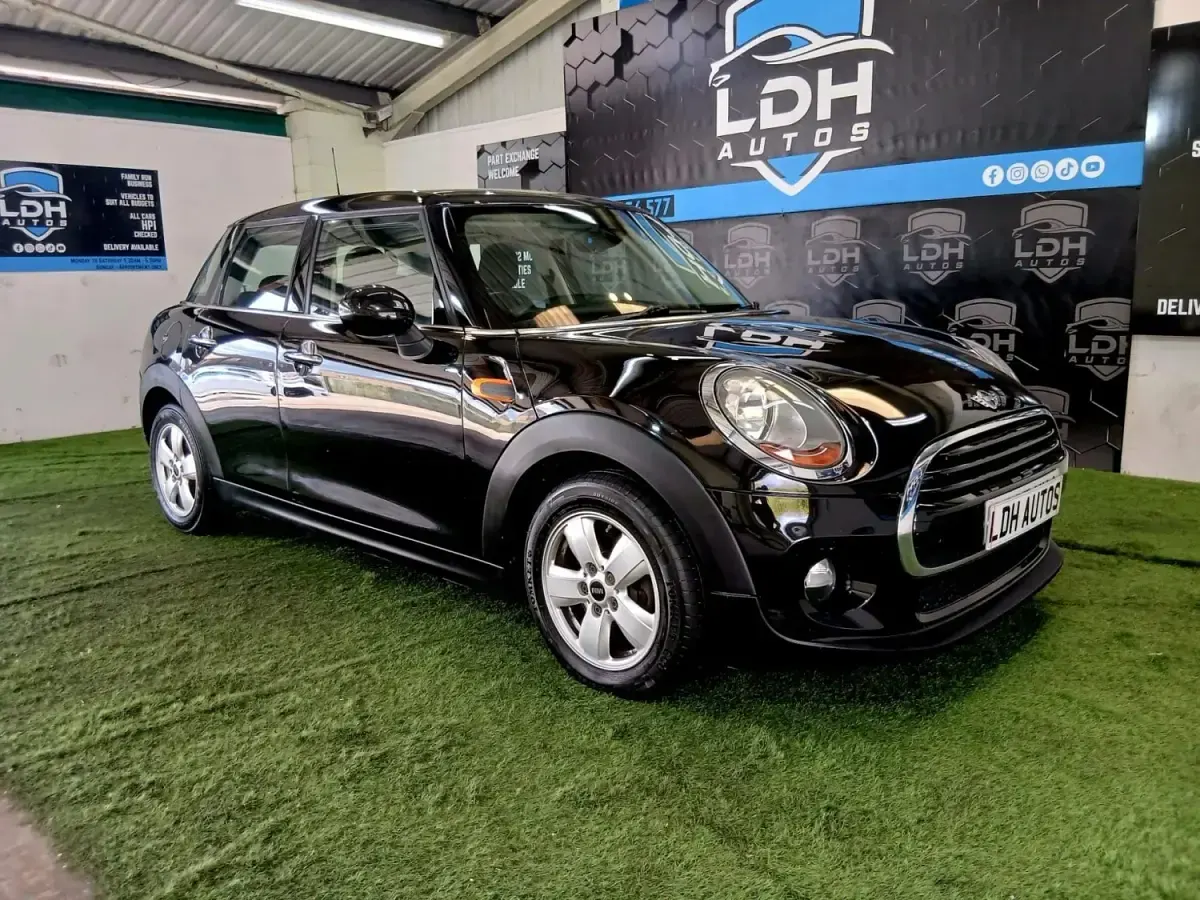 Usado Mini Cooper D Hatch 116 HP (85 kW) 2017 Preto Citadino
