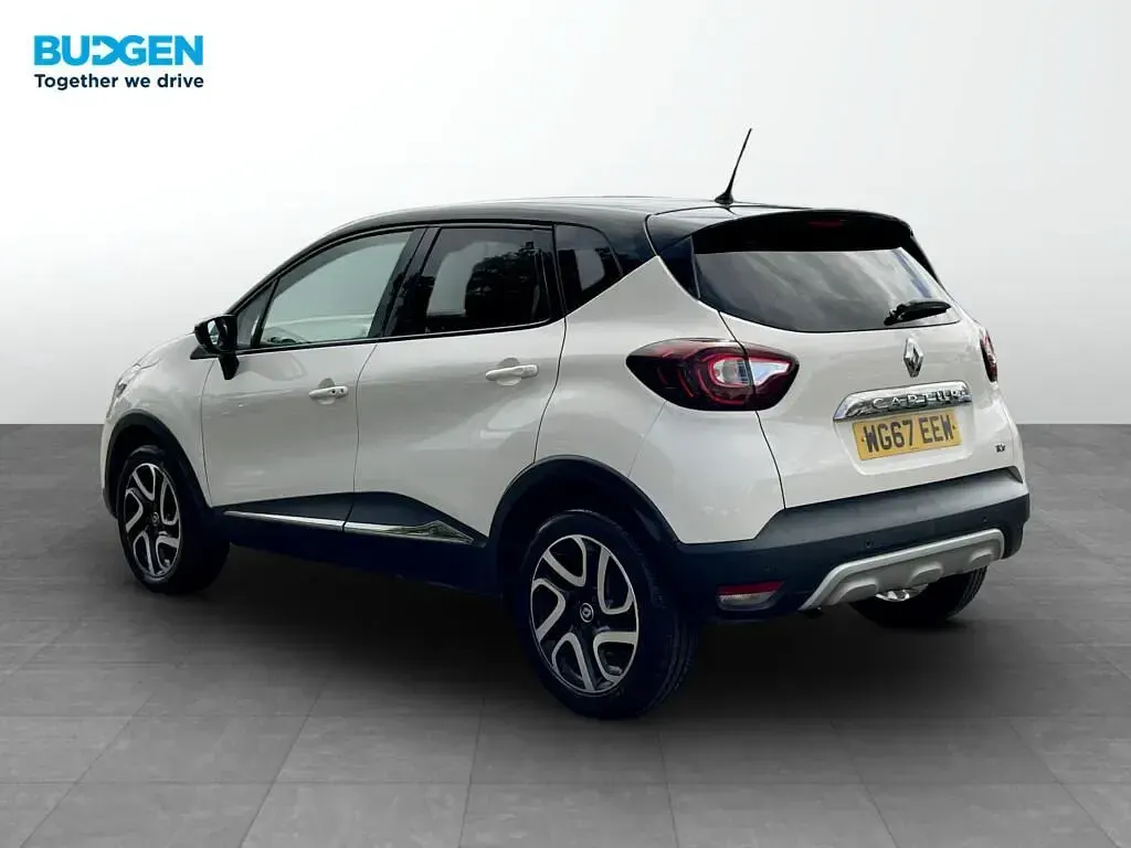 Used Renault Captur Dynamique 90 HP (66 kW) 2017 Cream/black SUV