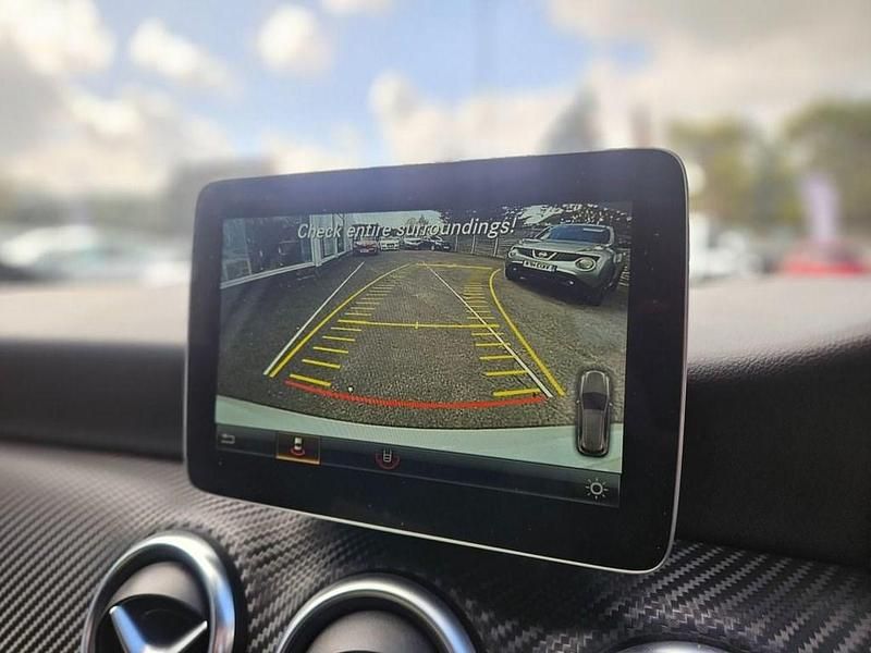 Used Mercedes A180 Executive 109 HP (80 kW) 2017 White Hatchback