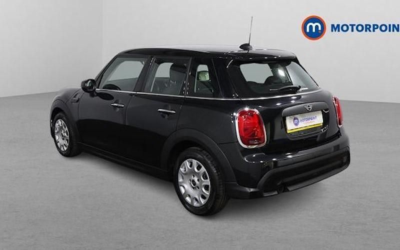 Usado Mini ONE Classic 102 CV (75 kW) 2022 Negro Utilitario