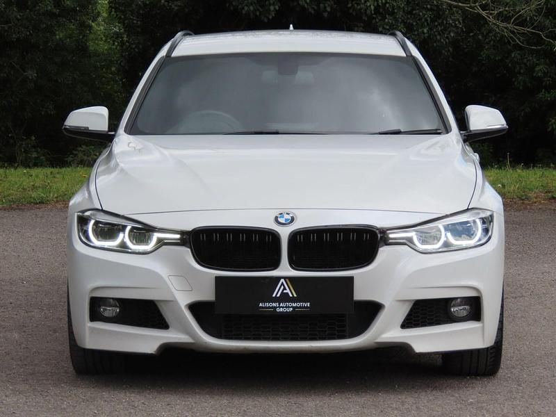 Usado BMW 320 M Sport 2017 Blanco Familiar