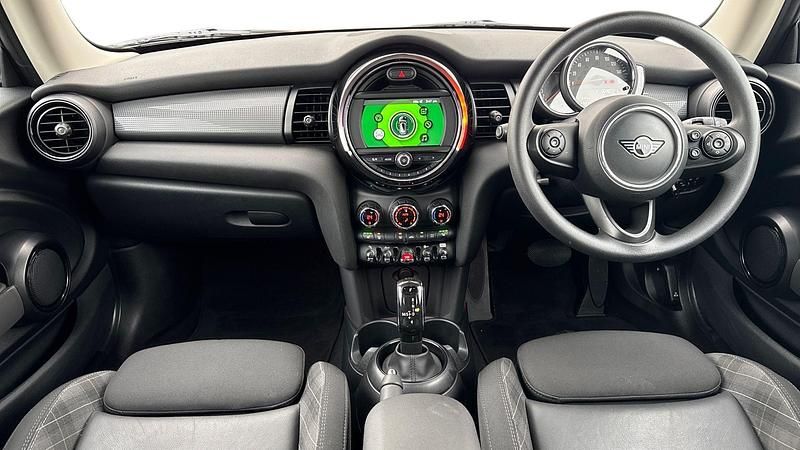 Used Mini Cooper Classic 134 HP (98 kW) 2018 Blue Hatchback