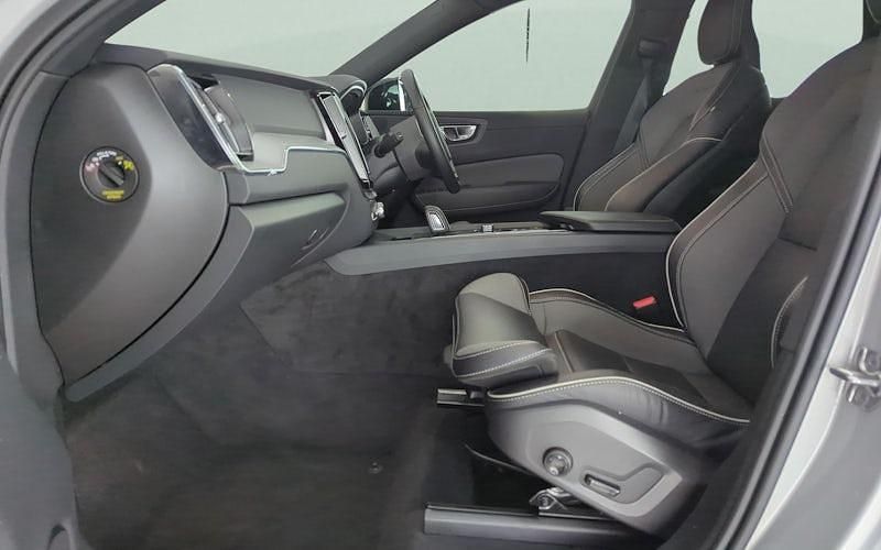 Used Volvo XC60 R-Design 340 HP (250 kW) 2021 Silver SUV