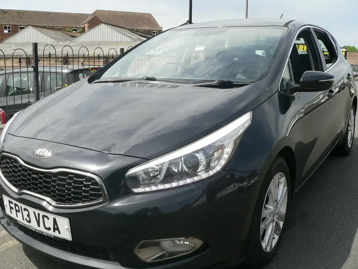 Used Kia Ceed 128 HP (94 kW) 2013 Black Hatchback