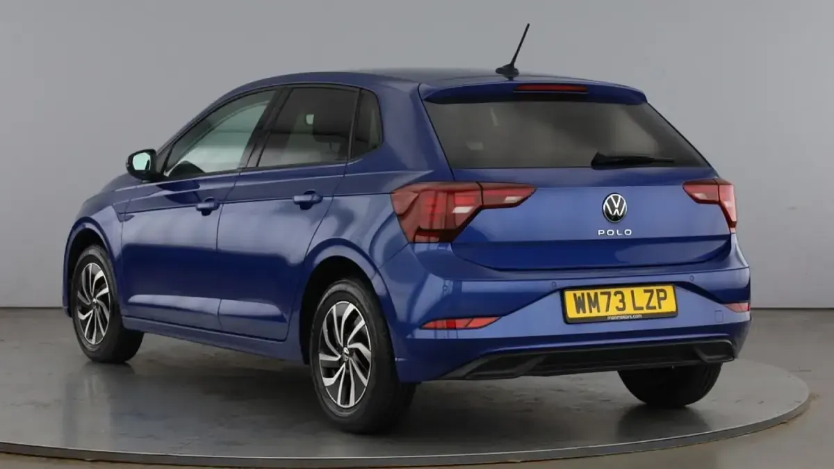 Used VW Polo Life 95 HP (69 kW) 2024 Blue Hatchback
