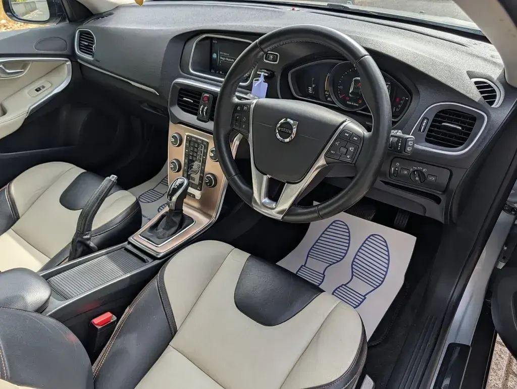 Used Volvo V40 Pro 152 HP (111 kW) 2016 Silver Hatchback
