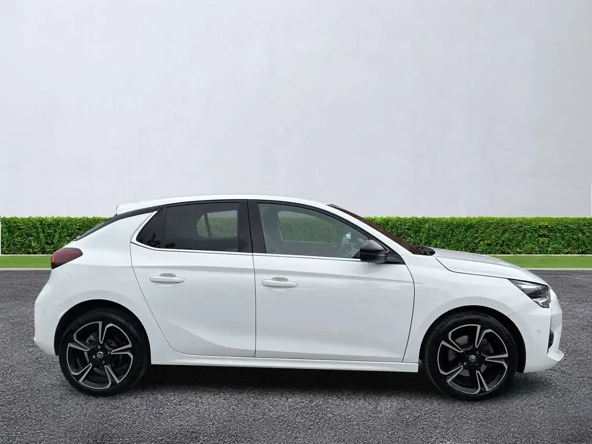 Used Vauxhall Corsa Ultimate 130 HP (95 kW) 2023 White Hatchback