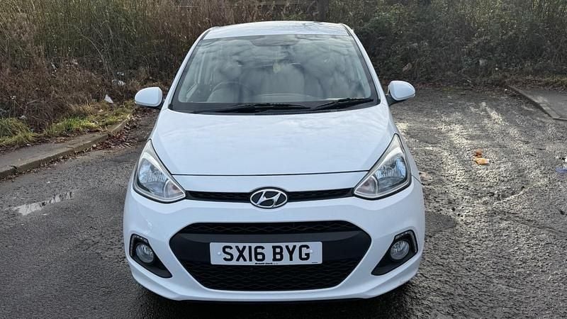 Used Hyundai i10 Premium 66 HP (48 kW) 2016 White Hatchback