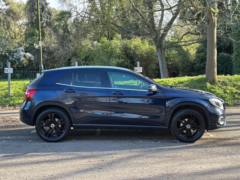 Used Mercedes GLA200 Premium 2017 Blue SUV