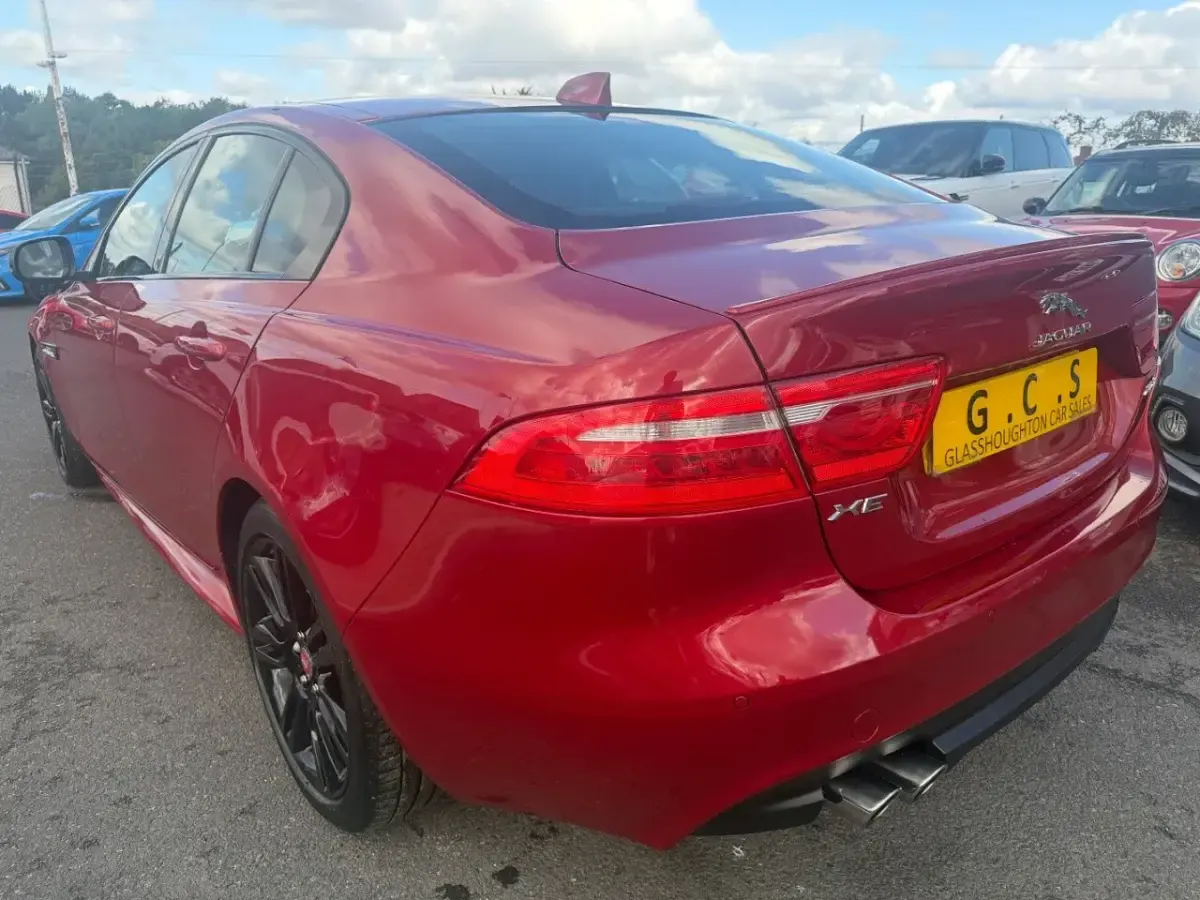 Used Jaguar XE R-Sport 180 HP (132 kW) 2017 Red Sedan