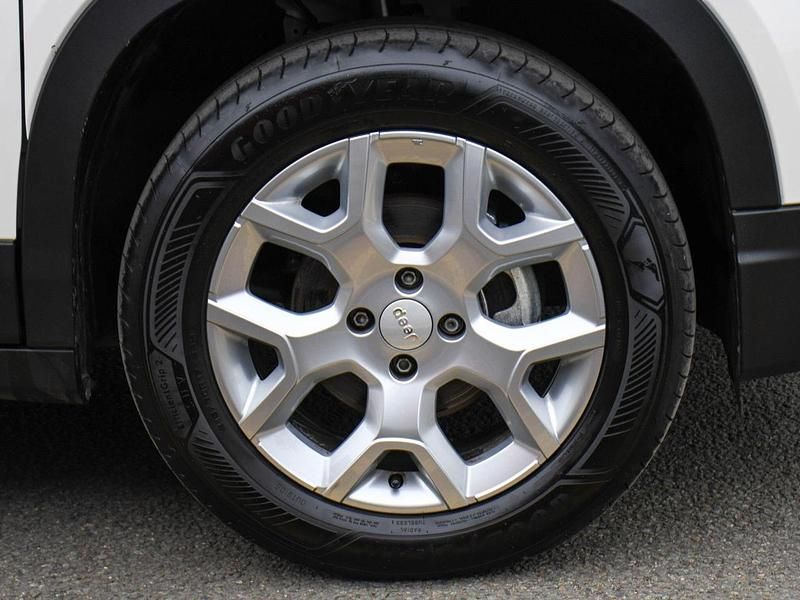 Used Jeep Avenger Altitude 100 HP (73 kW) 2024 White SUV