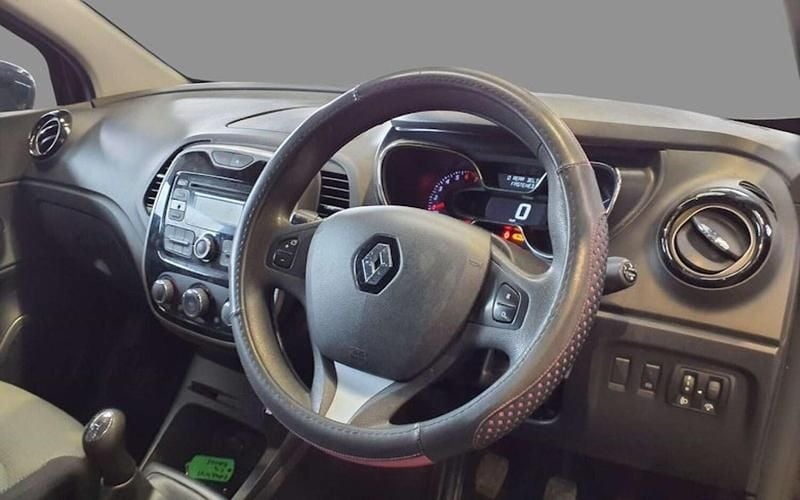 Used Renault Captur Expression+ 90 HP (66 kW) 2016 Black SUV