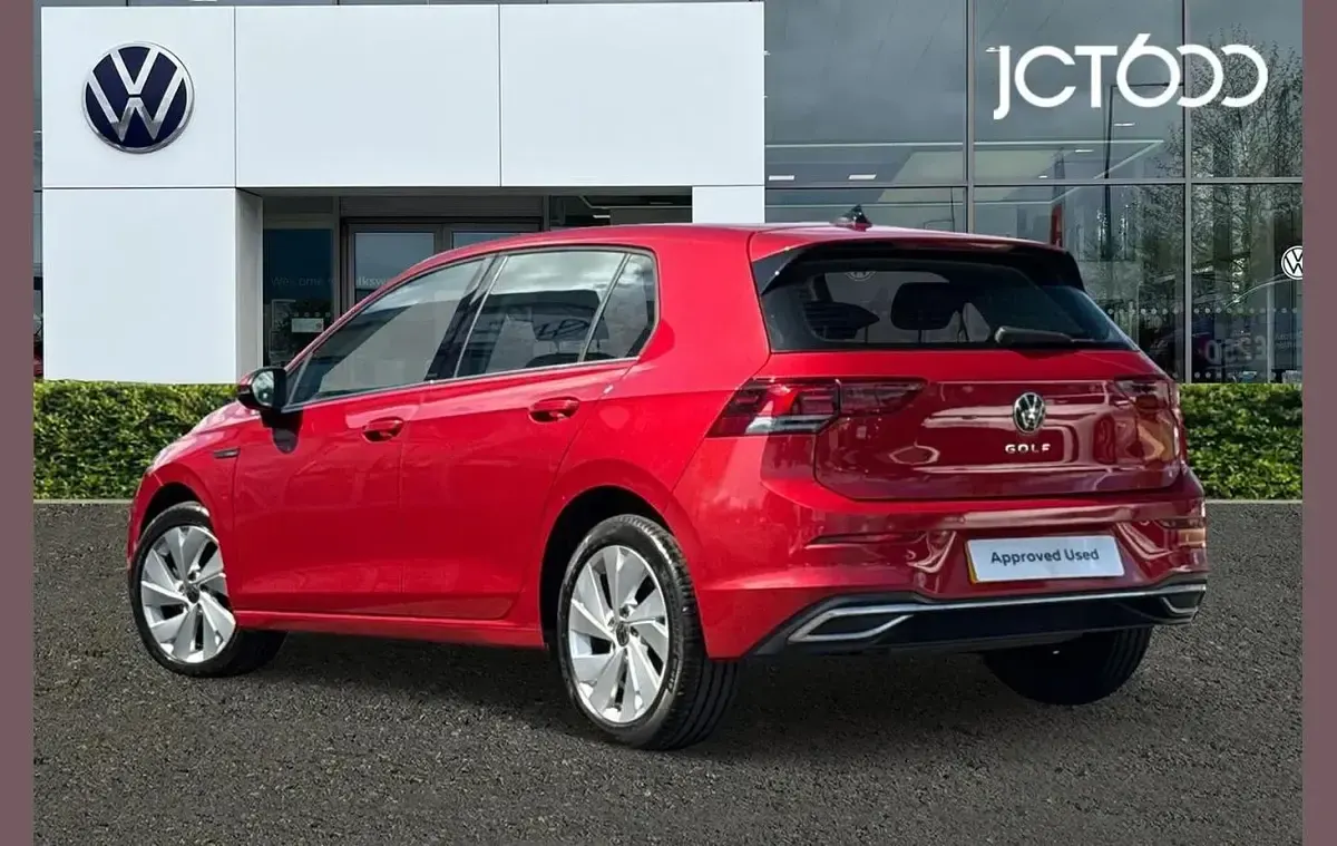 Used VW Golf VIII Style 130 HP (95 kW) 2022 Red Hatchback