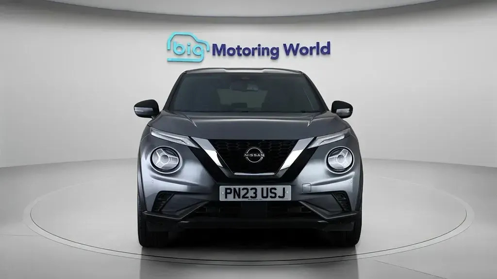 Usado Nissan Juke N-Connecta 114 HP (83 kW) 2023 Cinzento SUV