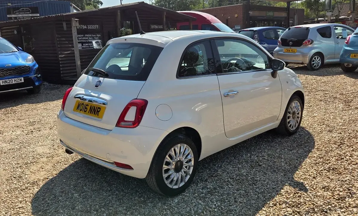 Used Fiat 500 Lounge 69 HP (50 kW) 2016 White Hatchback