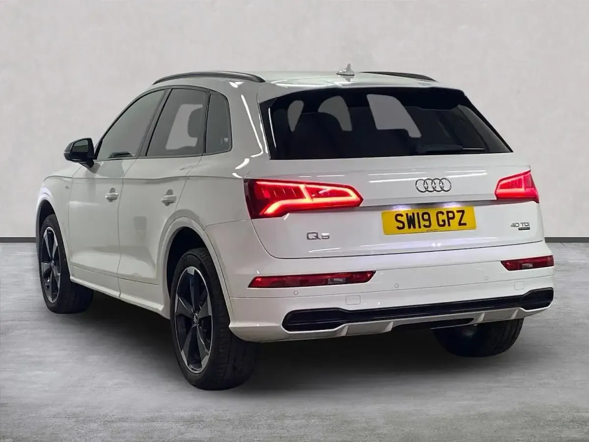 Begagnad Audi Q5 Black Edition 190 HK (139 kW) 2019 Vit SUV