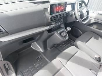 New Vauxhall Vivaro 2026 Solid  kaolin white MPV