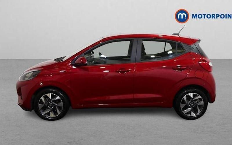 Used Hyundai i10 Advanced 79 HP (58 kW) 2025 Red Hatchback