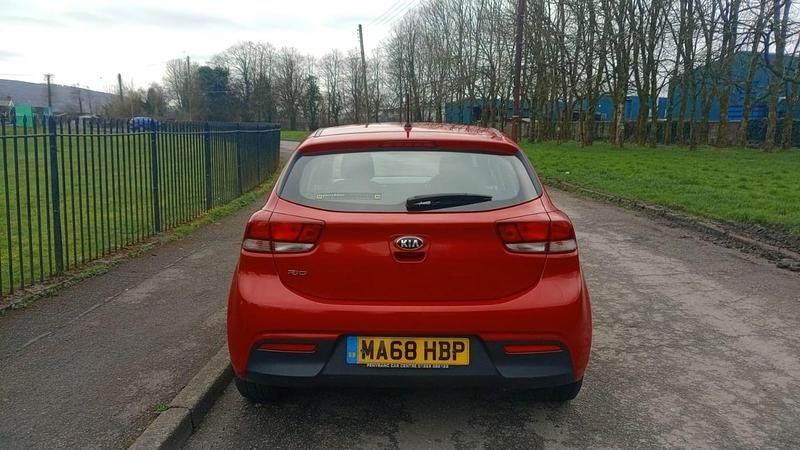 Begagnad Kia Rio 84 HK (61 kW) 2018 Röd Halvkombi