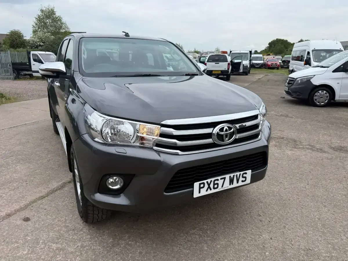 Używany Toyota HiLux 150 KM (110 kW) 2017 Szary Pickup