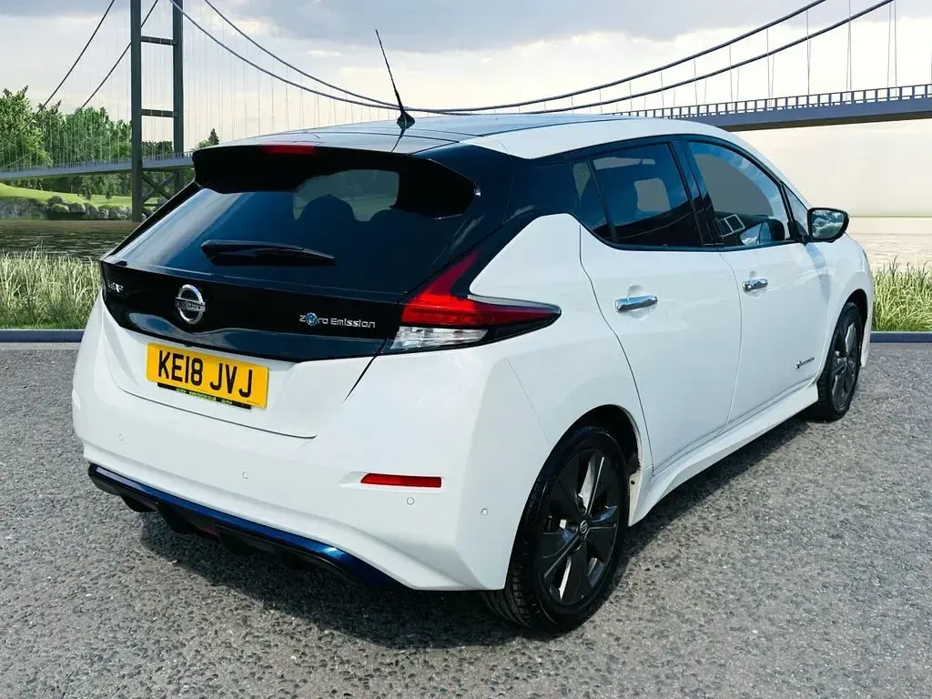 Used Nissan Leaf Tekna 110 kW (150 HP) 2018 White Hatchback