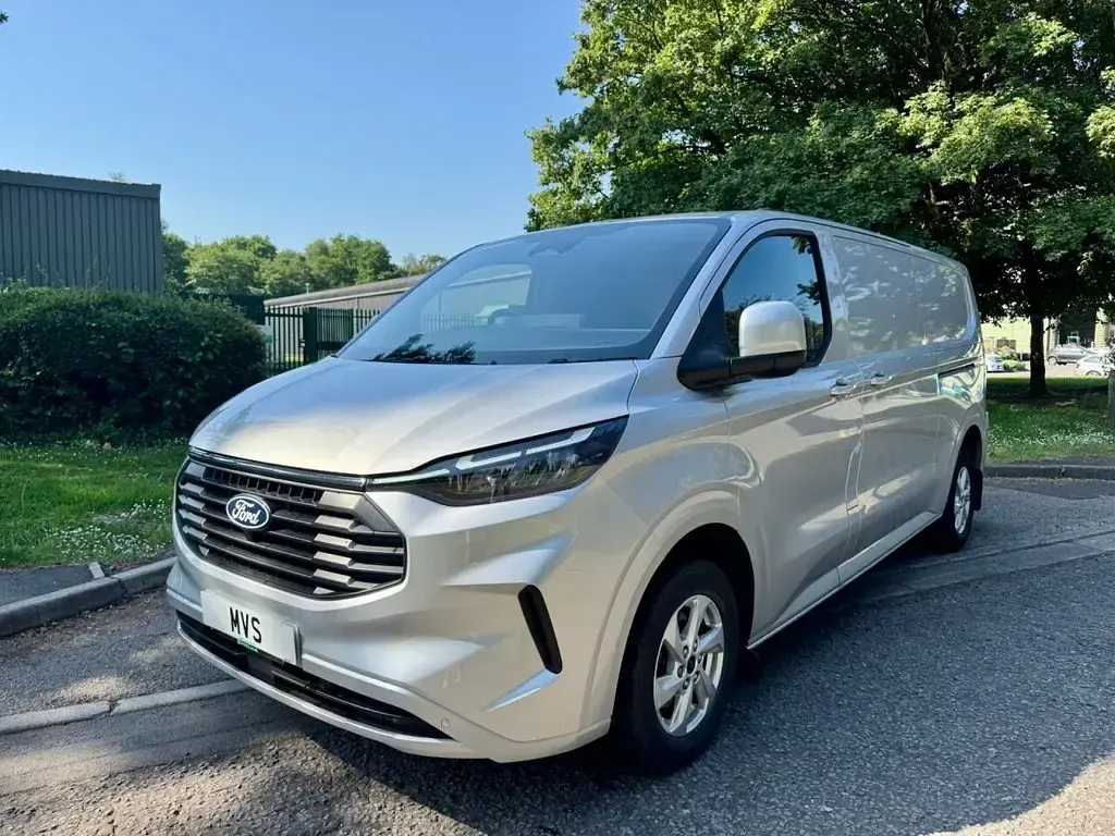 Used Ford Transit Custom Limited 136 HP (100 kW) 2025 Silver Van