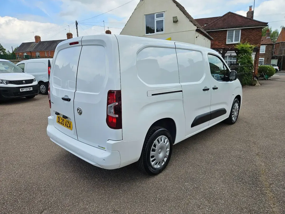 Used Vauxhall Combo Sportive 100 HP (73 kW) 2020 White MPV