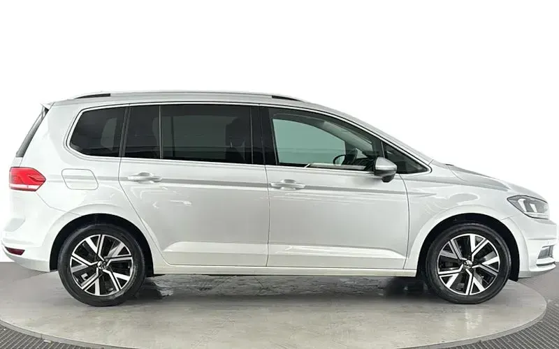 Used VW Touran SEL 150 HP (110 kW) 2025 MPV