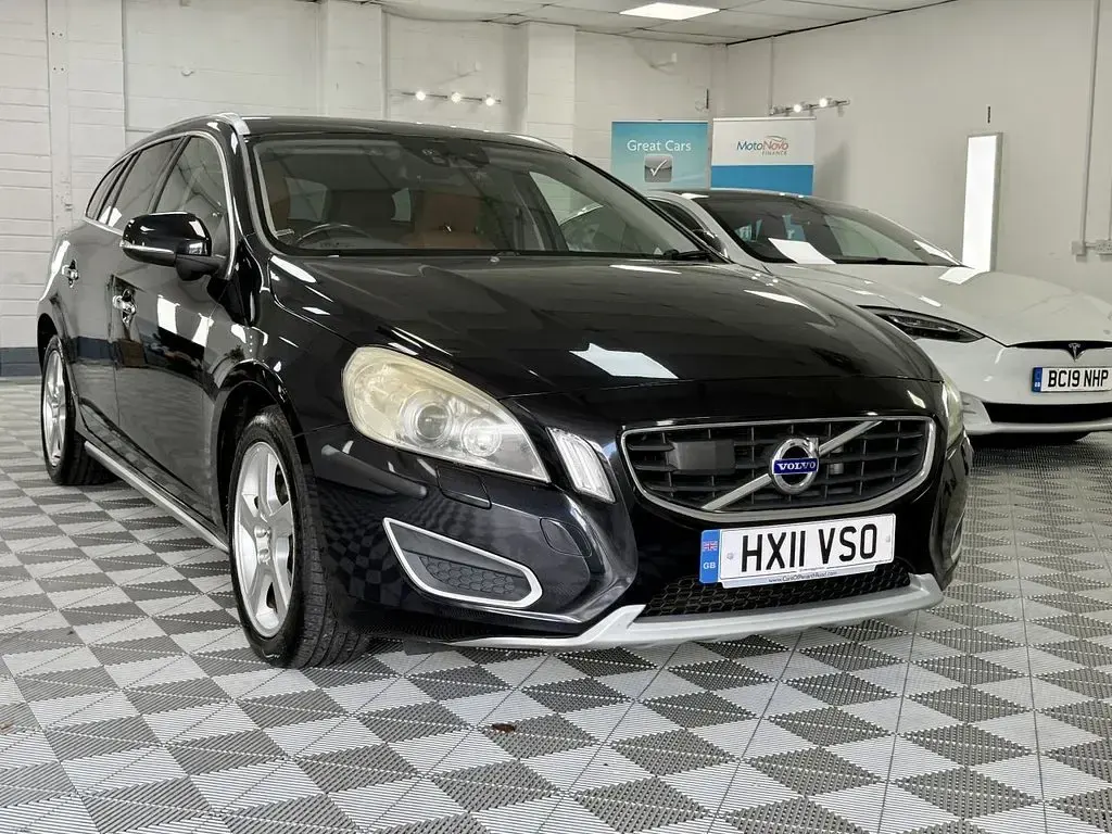 Used Volvo V60 R-Design 148 HP (108 kW) 2011 Black Estate